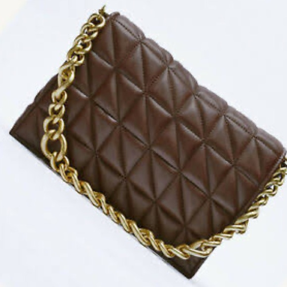 Quilted shoulder bag with chain NWOT
